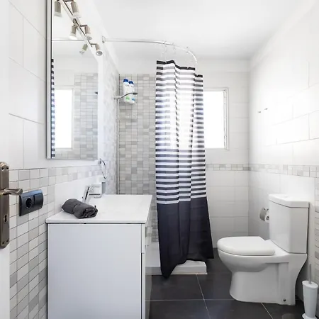 Home2book Lovely Ocean Views شقة *