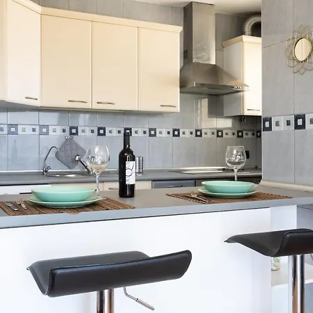 Home2book Lovely Ocean Views شقة